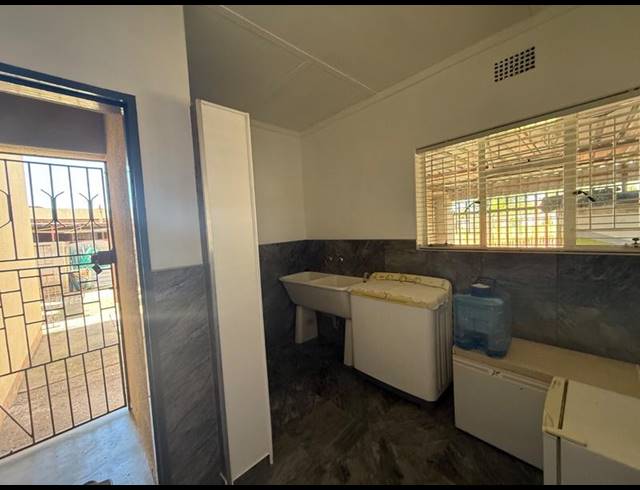 3 BEDROOM HOUSE FOR SALE IN VANDERBIJLPARK CE 3